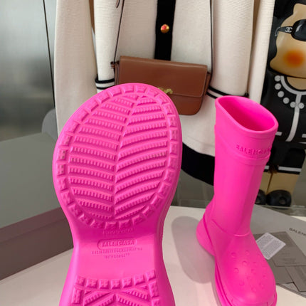 CROCS BOOTS IN BRIGHT PINK RUBBER