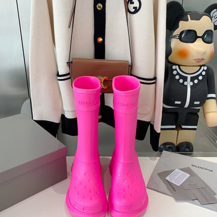 CROCS BOOTS IN BRIGHT PINK RUBBER