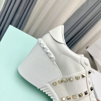 FLATFORM ROCKSTUD UNTITLED SNEAKER IN WHITE CALFSKIN