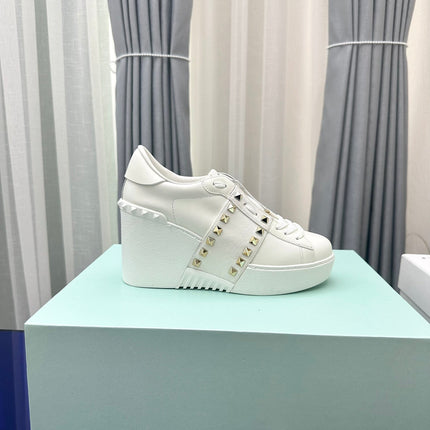 FLATFORM ROCKSTUD UNTITLED SNEAKER IN WHITE CALFSKIN