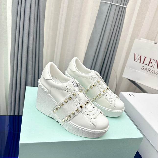 FLATFORM ROCKSTUD UNTITLED SNEAKER IN WHITE CALFSKIN