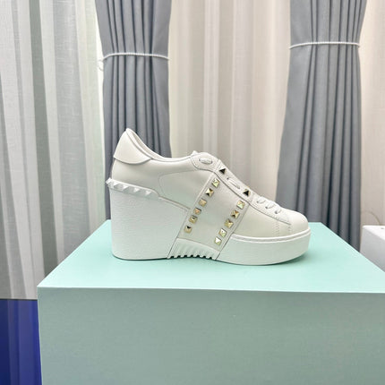 FLATFORM ROCKSTUD UNTITLED SNEAKER IN WHITE CALFSKIN