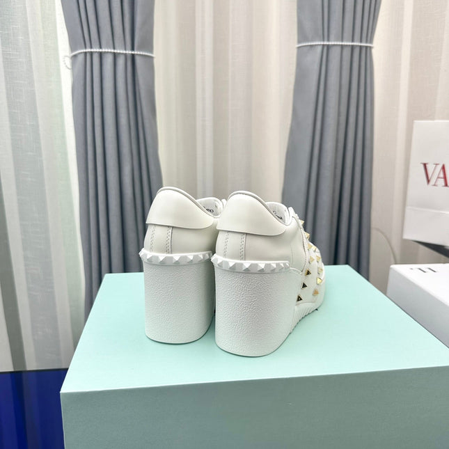 FLATFORM ROCKSTUD UNTITLED SNEAKER IN WHITE CALFSKIN