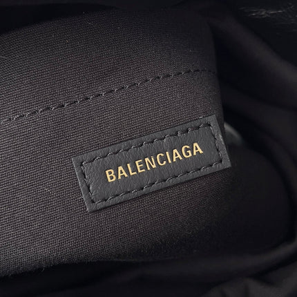 MONACO SMALL BAG 28 IN BLACK ARENA CALFSKIN GOLD HARDWARE