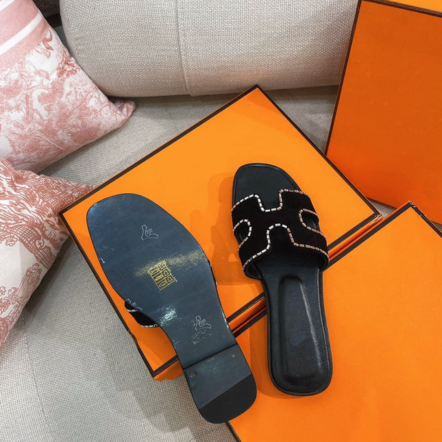 0ran Sandal Calfskin Rhinestone Black