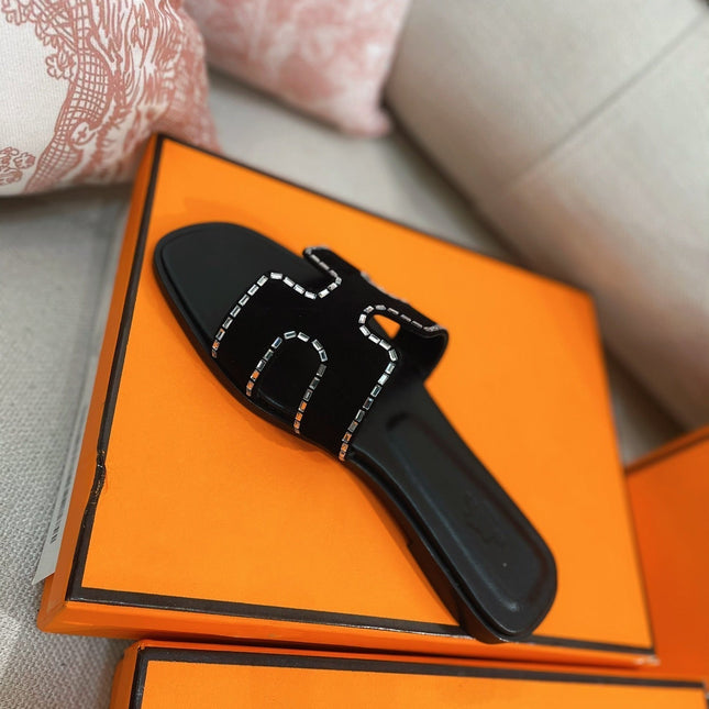 0ran Sandal Calfskin Rhinestone Black