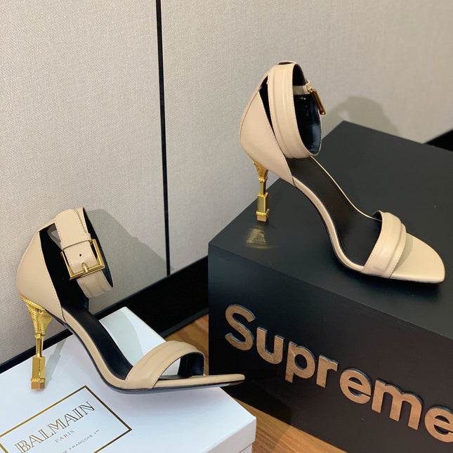 BALMAIN 25S SQUARE STRAP HIGH HEELS 100MM IN BEIGE PATENT CALFSKIN