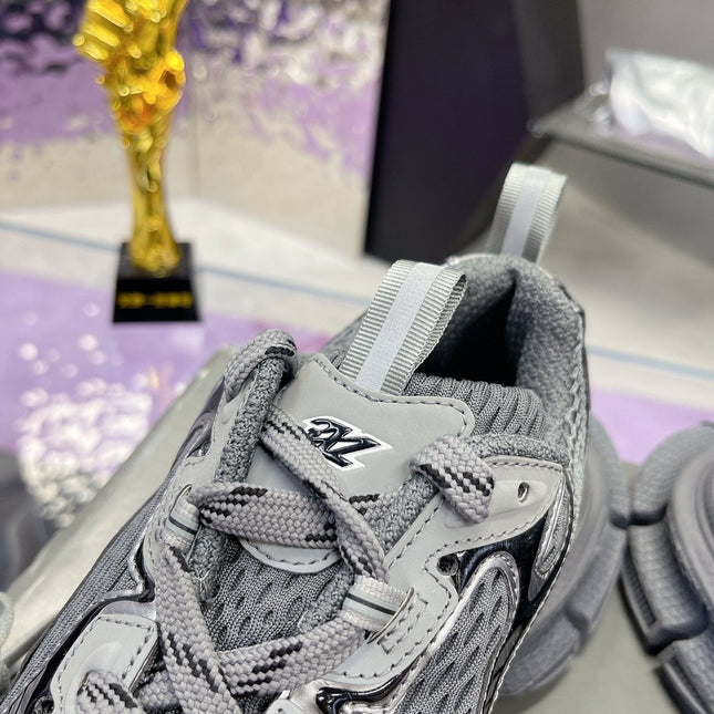 3XL SNEAKER IN ALL GRAY MESH AND POLYURETHANE