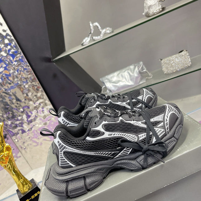 3XL SNEAKER IN BLACK MIX WHITE MESH AND POLYURETHANE