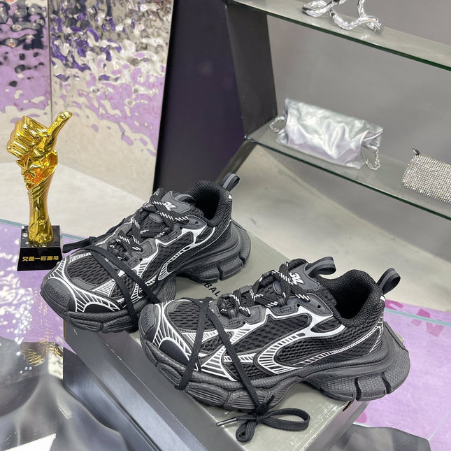 3XL SNEAKER IN BLACK MIX WHITE MESH AND POLYURETHANE