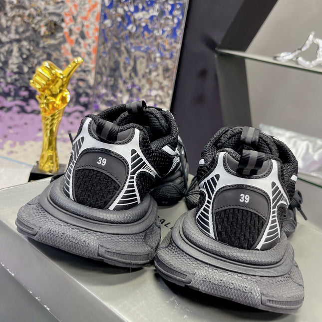 3XL SNEAKER IN BLACK MIX WHITE MESH AND POLYURETHANE