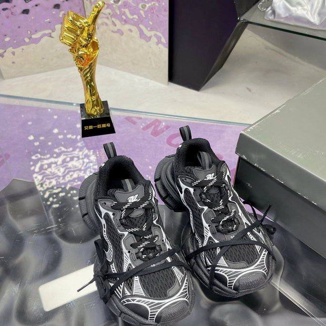 3XL SNEAKER IN BLACK MIX WHITE MESH AND POLYURETHANE