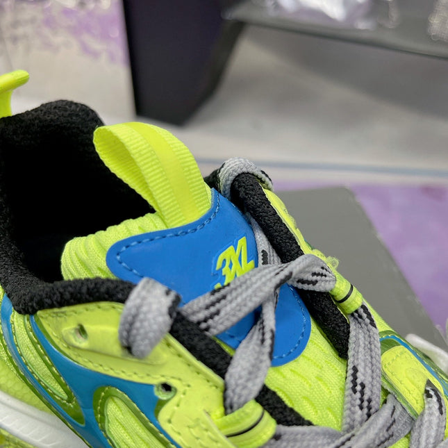 3XL SNEAKER IN NEON GREEN MESH AND POLYURETHANE