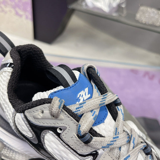 3XL SNEAKER IN WHITE GRAY BLUE MESH AND POLYURETHANE