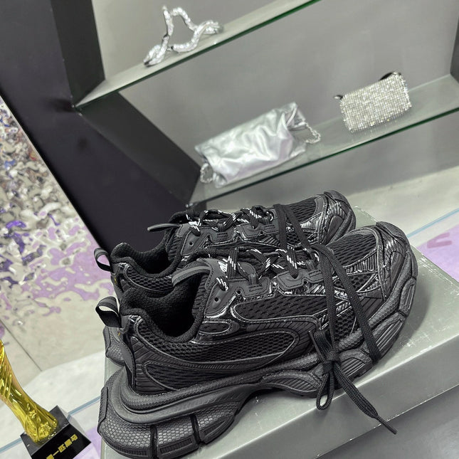 3XL SNEAKER IN BLACK MESH AND POLYURETHANE