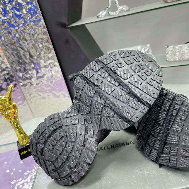 3XL SNEAKER IN BLACK MESH AND POLYURETHANE