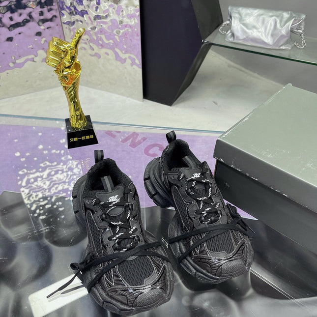 3XL SNEAKER IN BLACK MESH AND POLYURETHANE