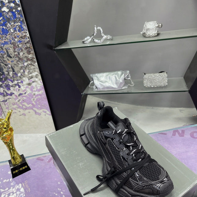 3XL SNEAKER IN BLACK MESH AND POLYURETHANE