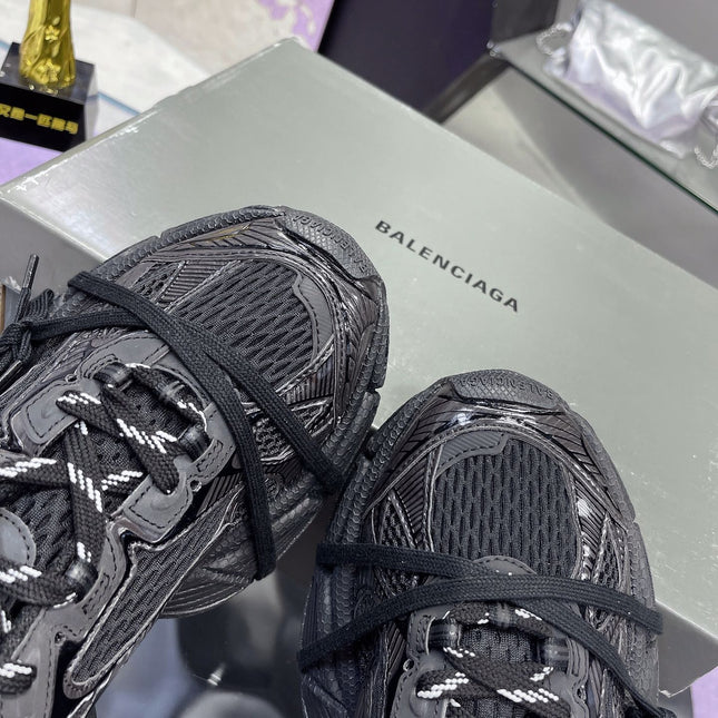 3XL SNEAKER IN BLACK MESH AND POLYURETHANE