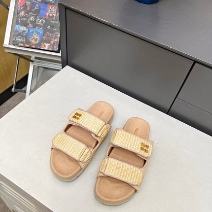 MM DOUBLE STRAP FLAT SANDALS IN BEIGE RAFFIA