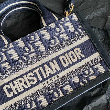 MINI BOOK TOTE 21 BLUE OBLIQUE EMBROIDERY