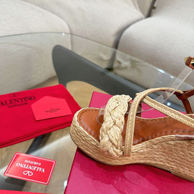 GARAVANI ROCKSTUD WEDGE SANDALS IN BRONZE BROWN CALFSKIN AND BEIGE RAFFIA