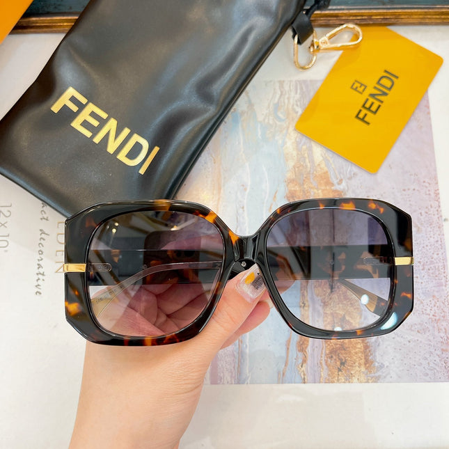 OVERSIZED FF DIAMONDS SQUARE FRAME SUNGLASSES FE40065F IN ACETATE