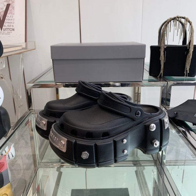 HARDCROCS MULES IN BLACK RUBBER