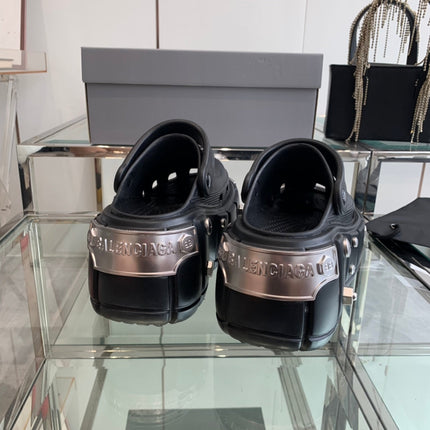 HARDCROCS MULES IN BLACK RUBBER