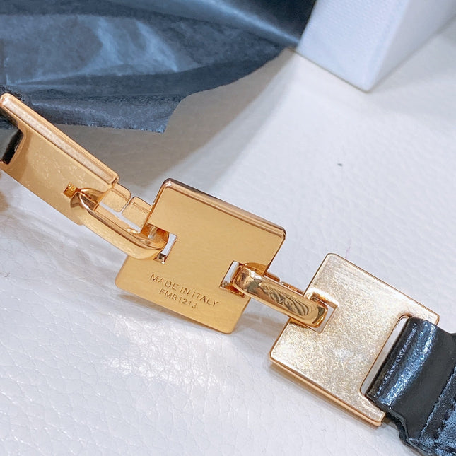 CL SMALL 18 MM GOURMETTE TRIOMPHE ADJUSTABLE BELT IN BLACK LEATHER GOLD HARDWARE