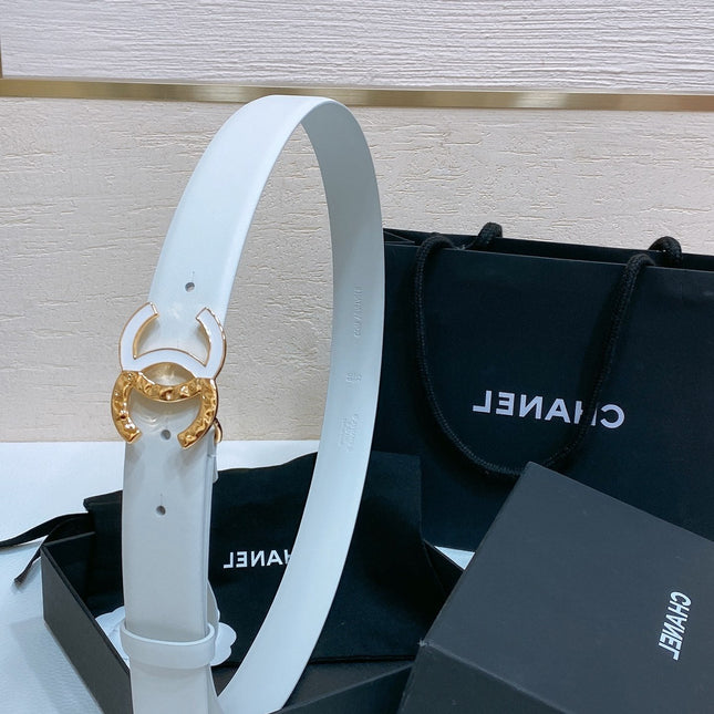 CC BELT 30MM IN WHITE SMOOTH CALFSKIN GOLD MIX WHITE METAL LOGO