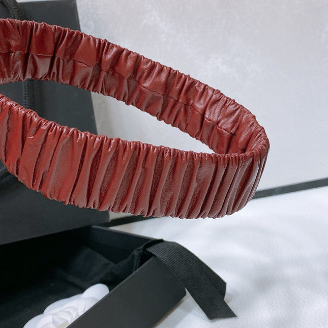 CC ELASTIC BELT 30MM IN WINE RED CALFSKIN SILVER HARDWARE WITH RHINSTONES