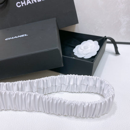 CC ELASTIC BELT 30MM IN WHITE CALFSKIN GOLD HARDWARE WITH RHINSTONES