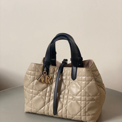 MEDIUM TOUJOURS BAG 28 IN BEIGE CANNAGE CALFSKIN BLACK STRAP