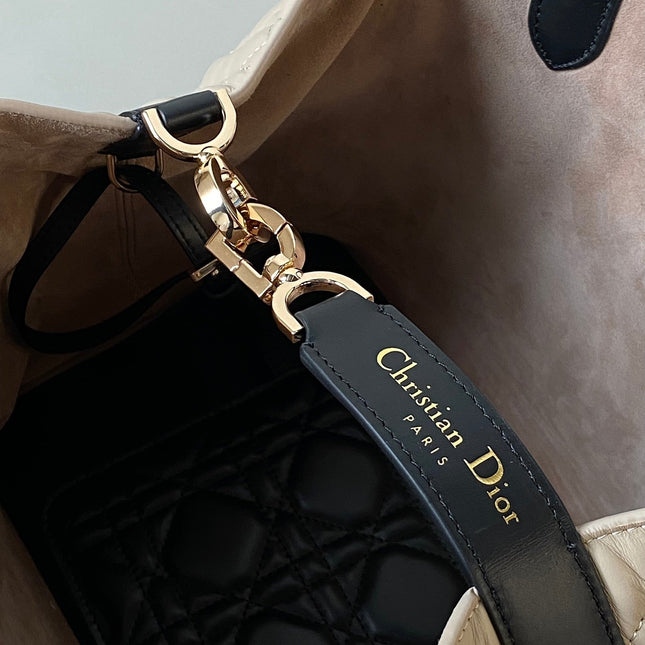 MEDIUM TOUJOURS BAG 28 IN BEIGE CANNAGE CALFSKIN BLACK STRAP