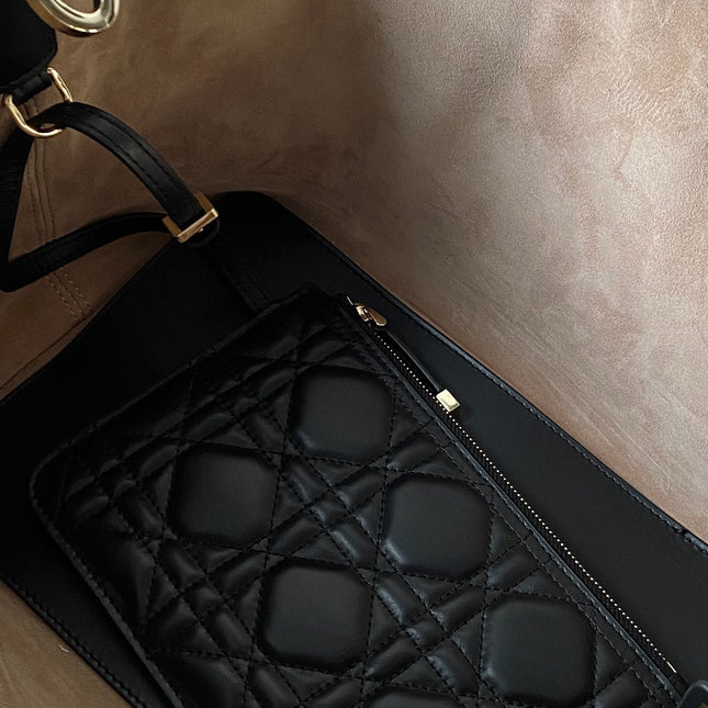 MEDIUM TOUJOURS BAG 28 IN BEIGE CANNAGE CALFSKIN BLACK STRAP