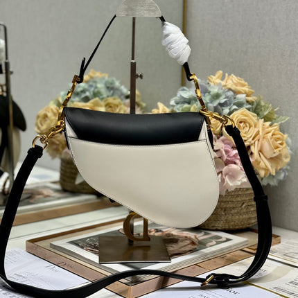 SADDLE BAG 25 WITH STRAP LATTE BLACK MIX WHITE GRAINED CALFSKIN