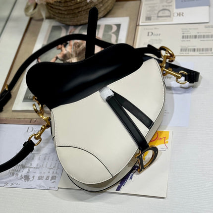 SADDLE BAG 25 WITH STRAP LATTE BLACK MIX WHITE GRAINED CALFSKIN
