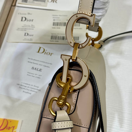 SADDLE BAG 25 WITH STRAP LATTE MEDIUM BROWN GRAINED CALFSKIN