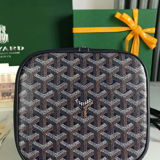 PETIT FLOT BUCKET BAG 22 IN NAVY BLUE GOYARDINE CANVAS AND LAMBSKIN TRIM