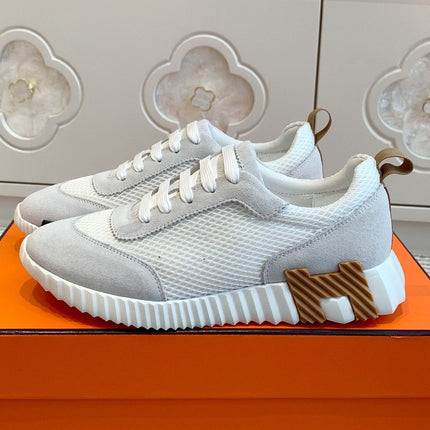 BOUNCING SNEAKER IN WHITE GRAPHIC MESH AND PASTEL GRAY SUEDE