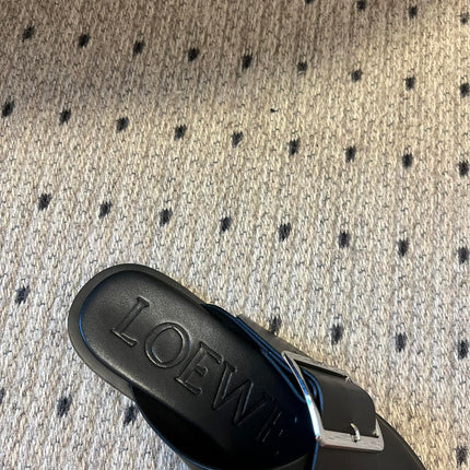 PETAL BELT FLAT SANDAL IN BLACK CALFSKIN