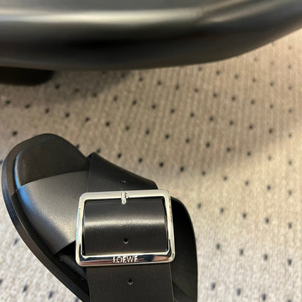 PETAL BELT FLAT SANDAL IN BLACK CALFSKIN