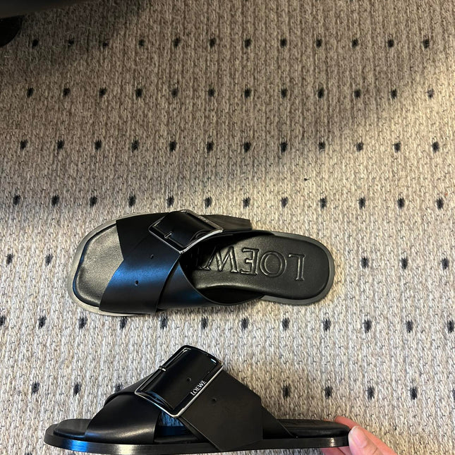 PETAL BELT FLAT SANDAL IN BLACK CALFSKIN