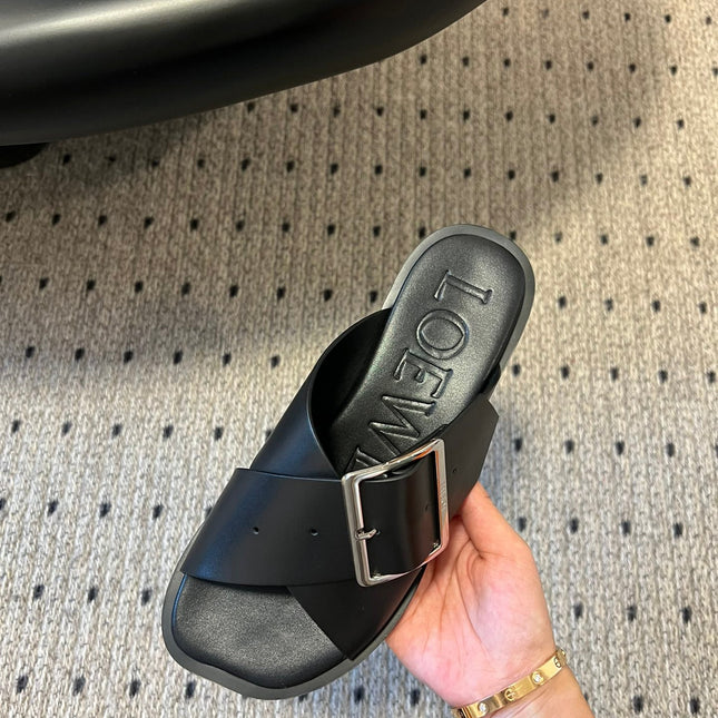 PETAL BELT FLAT SANDAL IN BLACK CALFSKIN