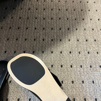 PETAL BELT FLAT SANDAL IN BLACK CALFSKIN