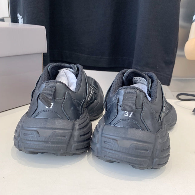 MONDAY SHOE IN BLACK COWSKIN AND POLYESTER