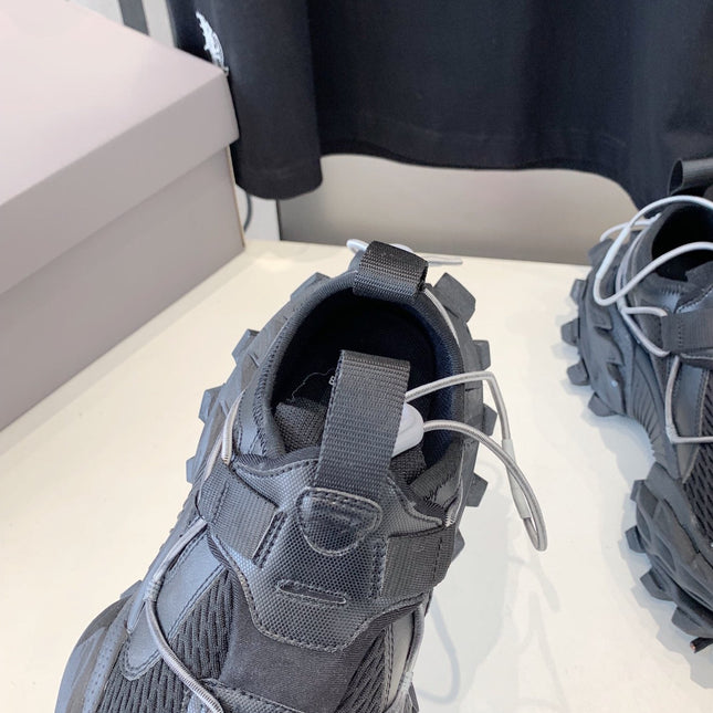 HIKE SNEAKER IN BLACK MESH, POLYURETHANE AND POLYESTER