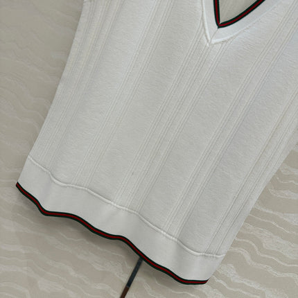 GUCCI V-NECK SLEEVELESS KNIT TOP IN WHITE