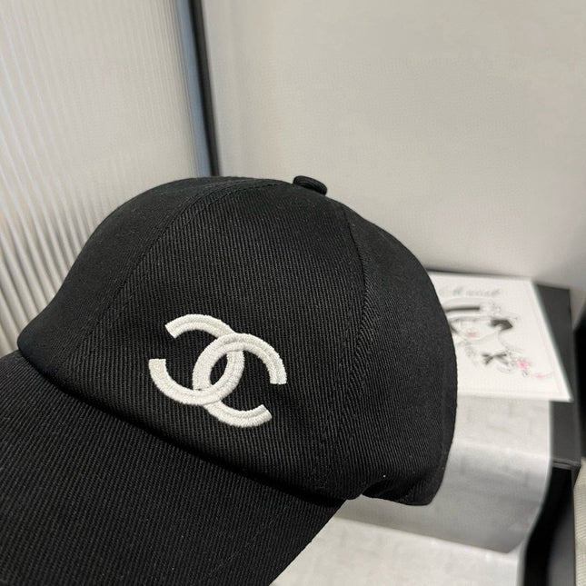 BASEBALL HAT IN BLACK WITH WHITE TRIM 673995